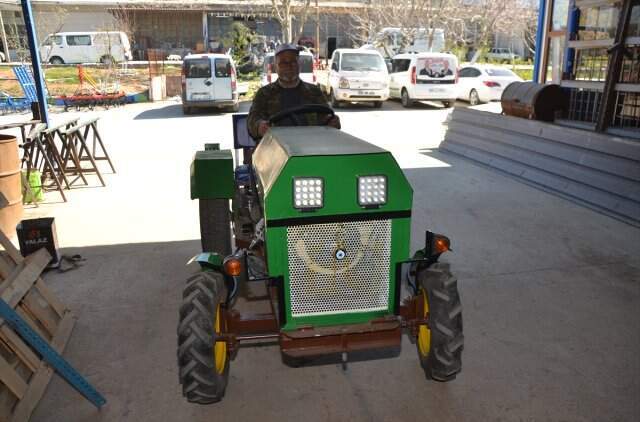 Tekirdağlı Çiftçi, Parası Yetmeyince 5 Bin Liraya Kendi Traktörünü Yaptı Tekirdağlı Çiftçi, Parası Yetmeyince 5 Bin Liraya Kendi Traktörünü Yaptı