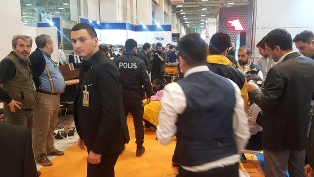 İstanbul'daki Fuar Alanında Stant Devrildi: Yaralılar Var