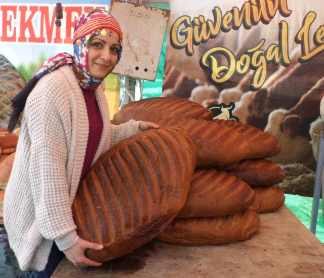 Dev Osmanlı Ekmeği, Kilosu 10 Liradan Kapış Kapış Satılıyor