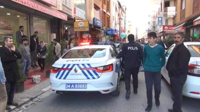 Esenyurt'ta Başka Bir Kadınla Gördüğü Erkek Arkadaşını Bıçakladı Başka Bir Kadınla Gördüğü Erkek Arkadaşını Sokak Ortasında Bıçakladı! Kamera Kayıttaydı