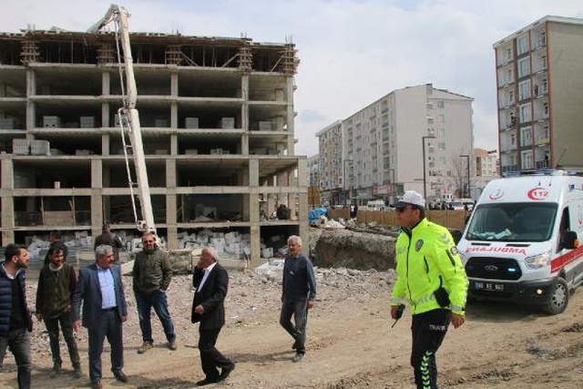 İnşaatın Altıncı Katında Ölen İşçinin Cenazesi Vinçle İndirildi
