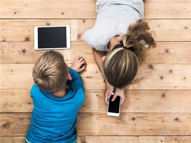 Uyumadan Önce Telefona Bakmanın Ruhsal Sağlığa Etkisinin Çok Az Olduğu Ortaya Çıktı