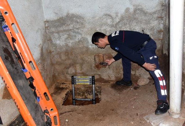 Yumurta Almaya Giden Kadın, Foseptiğe Düştü