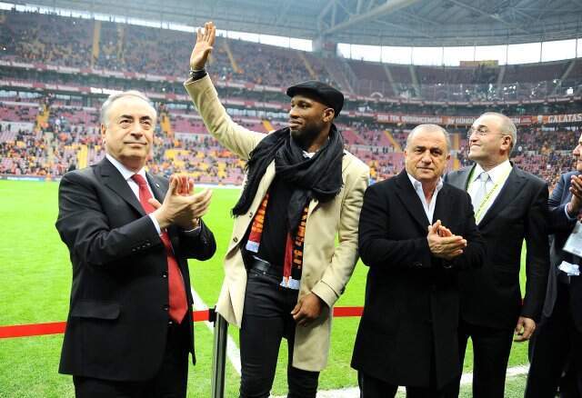 Galatasaray'da Drogba'ya Plaket Verildi Galatasaray'da Drogba'ya Plaket Verildi