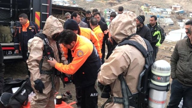 Kars'ta Cıvaya Temas Eden 8 Kişi Hastaneye Kaldırıldı