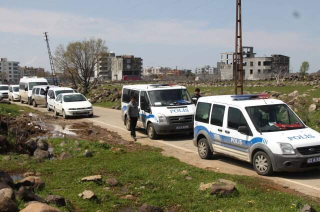 Koyun Otlatan Çobanlar Tarlada Mühimmat Buldu Koyun Otlatan Çobanlar Tarlada Mühimmat Buldu