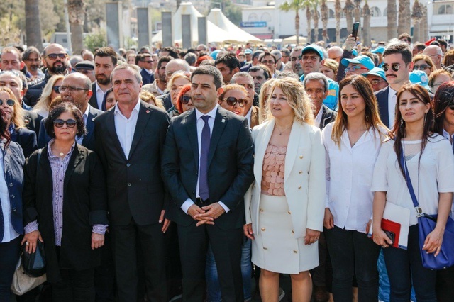 Kuşadası'nın Yeni Belediye Başkanı Ömer Günel Makam Araçlarının Kademeye Çekilmesi Talimatını Verdi