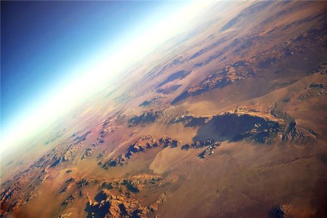 Bir Genç, 18.000 Km Yüksekliğe Çıkabilen Kendi Planörünü Tasarladı