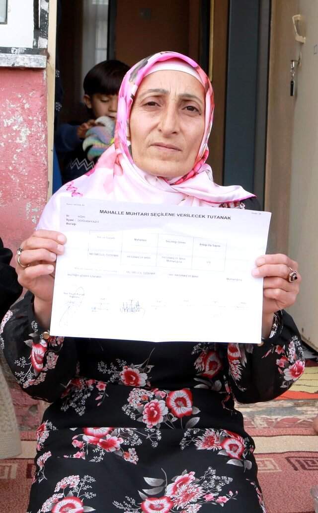 İki Çocuk Annesi, Komşusundan Borç Aldığı Altınla Muhtar Oldu İki Çocuk Annesi, Komşusundan Borç Aldığı Altınla Muhtar Oldu