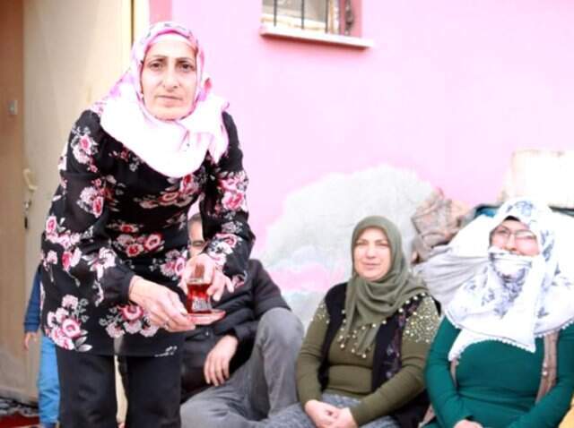 İki Çocuk Annesi, Komşusundan Borç Aldığı Altınla Muhtar Oldu İki Çocuk Annesi, Komşusundan Borç Aldığı Altınla Muhtar Oldu