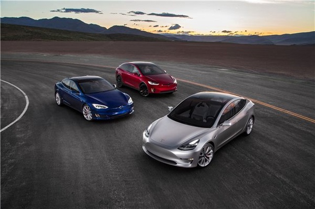 Tesla, Model S ve X'te Tek Bataryayla Daha Uzun Mesafe Gidebilen Motorlar Kullanacak