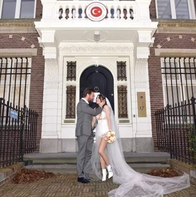 Burcu Kıratlı Kimdir? Sinan Akçıl'dan Boşanacağı İddia Edilen Burcu Kıratlı Kimdir?