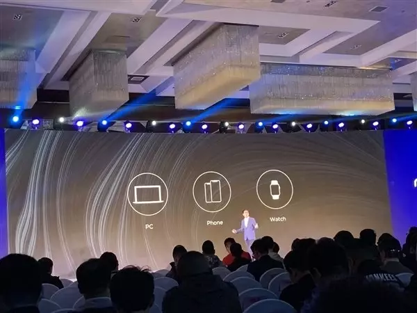 Dünyanın İlk Giyilebilir Esnek Telefonu: Karşınızda Nubia Alfa