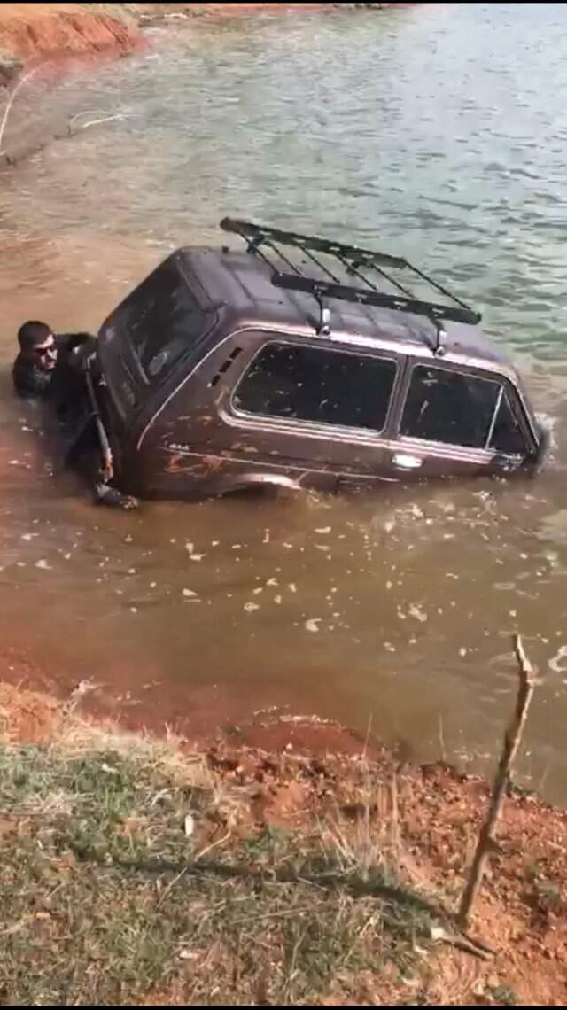 Offroad Tutkunu Genç, Fotoğraf Çekilmek İsterken Suya Gömüldü! Offroad Tutkunu Genç, Fotoğraf Çekilmek İsterken Suyun Dibini Boyladı!