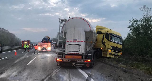Sakarya'da Yolcu Otobüsü Devrildi: 30 Yaralı