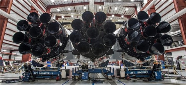 <a class='keyword-sd' href='/spacex/' title='Spacex'>Spacex</a>, Yeni Falcon Heavy Block 5 Roketinden İlk Görüntüleri Yayımladı