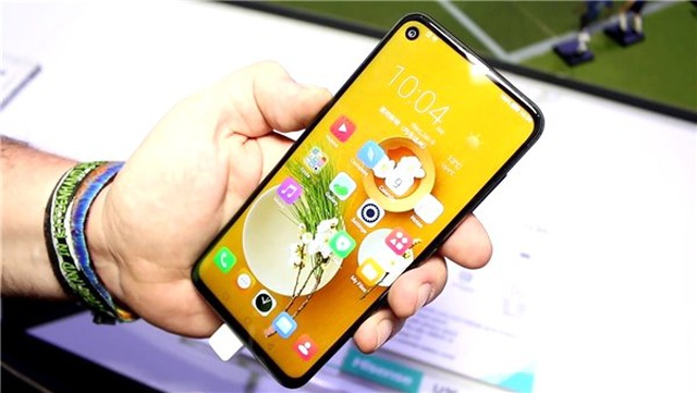 Tasarımıyla Amiral Gemilerini Kıskandıran Hisense U30 Tanıtıldı