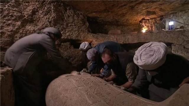 Discovery Channel, Bir Lahitin Açılma Anını Canlı Yayınladı