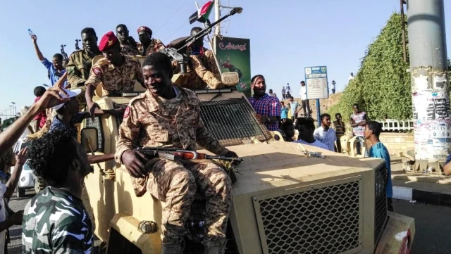 Sudan, 30 Yıldır Görevde Olan Devlet Başkanı Ömer El Beşir'le Vedalaşıyor Mu?