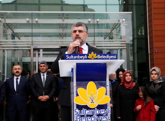 Sultanbeyli Belediye Başkanı Hüseyin Keskin, Mazbatasını Aldı