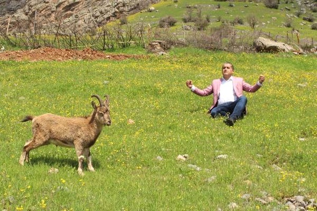 Türkücü Aydın Aydın, Çukurca Dağlarında Dağ Keçisiyle Klip Çekti