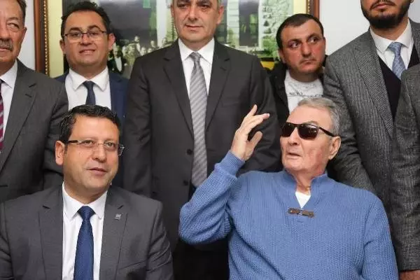 Tedavisi Tamamlanan Deniz Baykal, İl Ziyaretini CHP Antalya İl Başkanlığı'na Yaptı