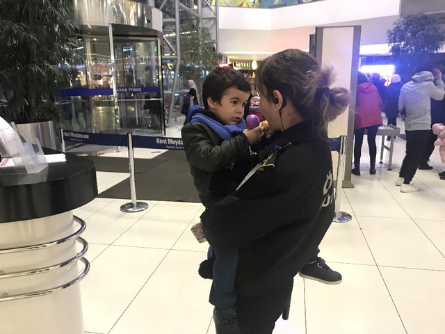 Minik Oğlunu, Cebine Not Koyup AVM'de Terk Eden Anneye Hapis Şoku!