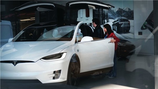 Tesla ve Panasonic, Gigafactory Fabrikasını Genişletme Planlarını Erteliyor