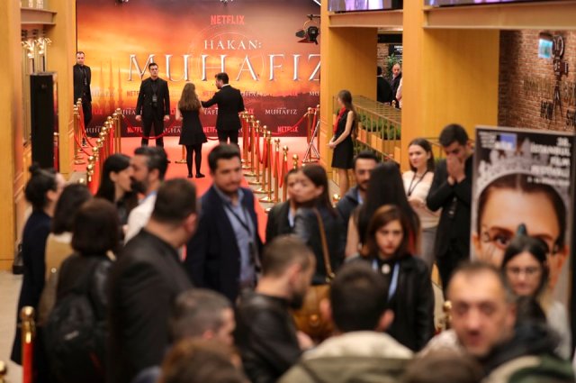 Muhafız'ın Yeni Sezon Galasında Basın Mensupları Geceyi Protesto Etti