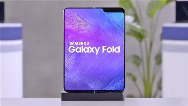 Samsung Galaxy Fold Bir Kez Daha Çalışırken Görüntülendi (Video)