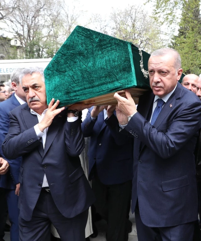 Cumhurbaşkanı Erdoğan, Mustafa Yazıcı'nın Tabutuna Omuz Verdi