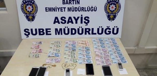 13 İlde Yüzlerce Vatandaşı Dolandıran Çete Yakayı Ele Verdi