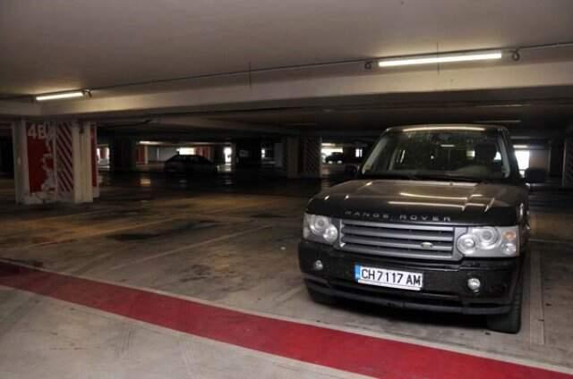 Atatürk Havalimanı'nın Otoparkında 2 Araç Kaldı