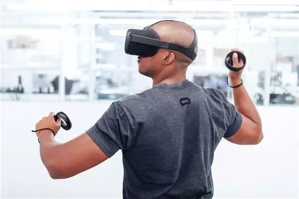 Facebook-Oculus Ortaklığında Üretilen Kulaklıklar ile Ortaya Çıkan 'Sürpriz Yumurta'