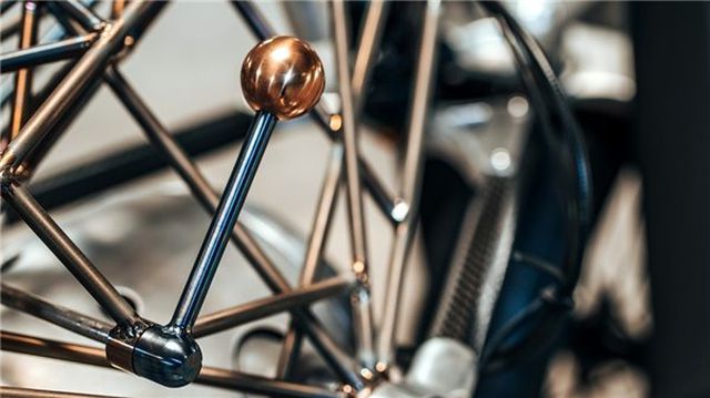 Gereksiz Hiçbir Şeyin Kullanılmadığı 'Hayalet Motosiklet' Birdcage Boxer ile Tanışın