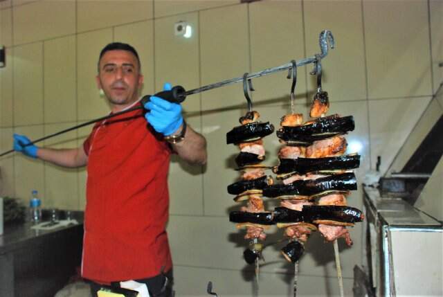 Lezzetiyle Damaklarda İz Bırakan Tokat Kebabı Cep Yakıyor Lezzetiyle Damaklarda İz Bırakan Tokat Kebabı Cep Yakıyor