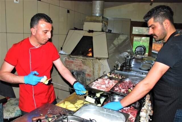 Lezzetiyle Damaklarda İz Bırakan Tokat Kebabı Cep Yakıyor Lezzetiyle Damaklarda İz Bırakan Tokat Kebabı Cep Yakıyor
