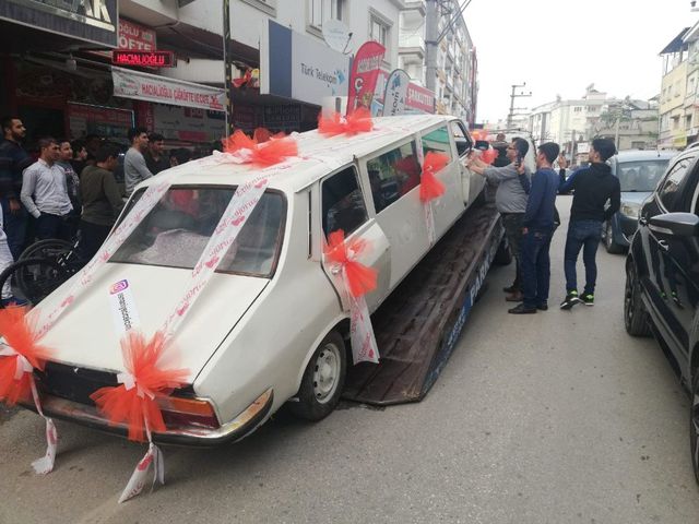 Osmaniyeli Genç, 1978 Model Toros'u Limuzine Çevirip Gelin Arabası Yaptı