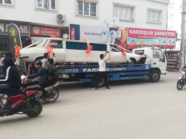 Osmaniyeli Genç, 1978 Model Toros'u Limuzine Çevirip Gelin Arabası Yaptı