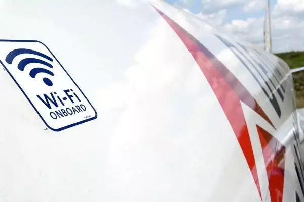 Uçakta Mobil İnternet Kullanan Yolcu, Uçuk Telefon Faturası ile Şok Yaşadı