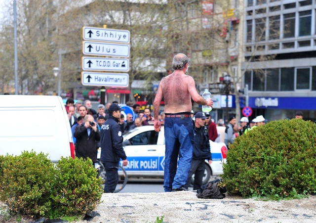 Ekonomik Sıkıntı Yaşayan Vatandaş, Kendini Yakmaya Çalıştı