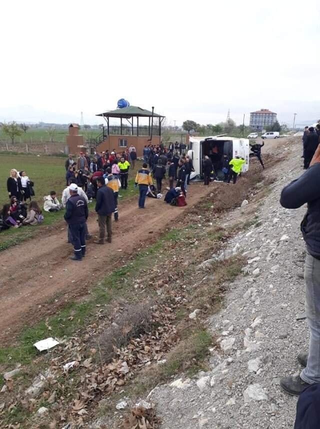 Denizli'de Öğrencileri Taşıyan Tur Otobüsü Devrildi: 34 Yaralı Denizli'de Öğrencileri Taşıyan Tur Otobüsü Devrildi: 34 Yaralı