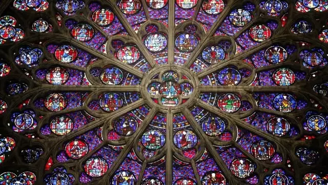 Notre-Dame Katedrali: Fransa Tarihinin Bir Sembolü, Paris'in Kalbi