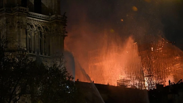 Notre-Dame: Victor Hugo'nun Kahramanları Yanarken