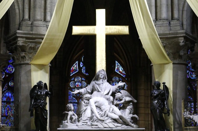 Notre Dame Yangını: Hangi Tarihi Eserler Kurtarıldı, Hangi Eserlerin Akıbeti Bilinmiyor?