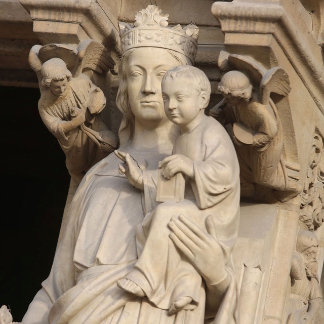 Notre Dame Yangını: Hangi Tarihi Eserler Kurtarıldı, Hangi Eserlerin Akıbeti Bilinmiyor?