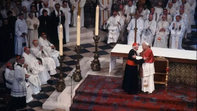 Notre-Dame Yangını: Tarihi Fotoğraflarla ve Olaylarla Fransa Cumhurbaşkanı Macron'un 'Yeniden İnşa...