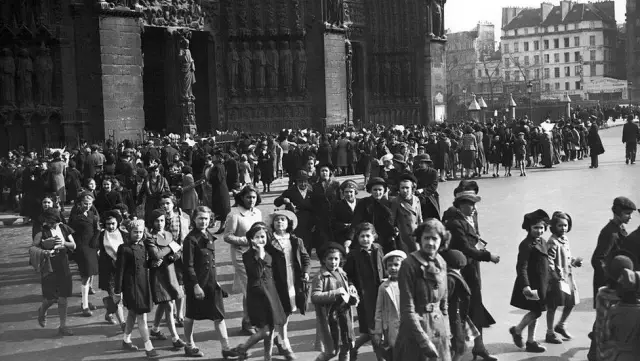 Notre-Dame Yangını: Tarihi Fotoğraflarla ve Olaylarla Fransa Cumhurbaşkanı Macron'un 'Yeniden İnşa...