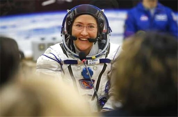 ABD'li Kadın Astronot, Uzayda En Uzun Süre Kalan Kadın Rekorunu Kırmaya Hazırlanıyor