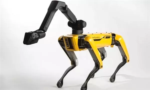 Boston Dynamics'in Robot Köpekleri Bir Kamyon Çekti
